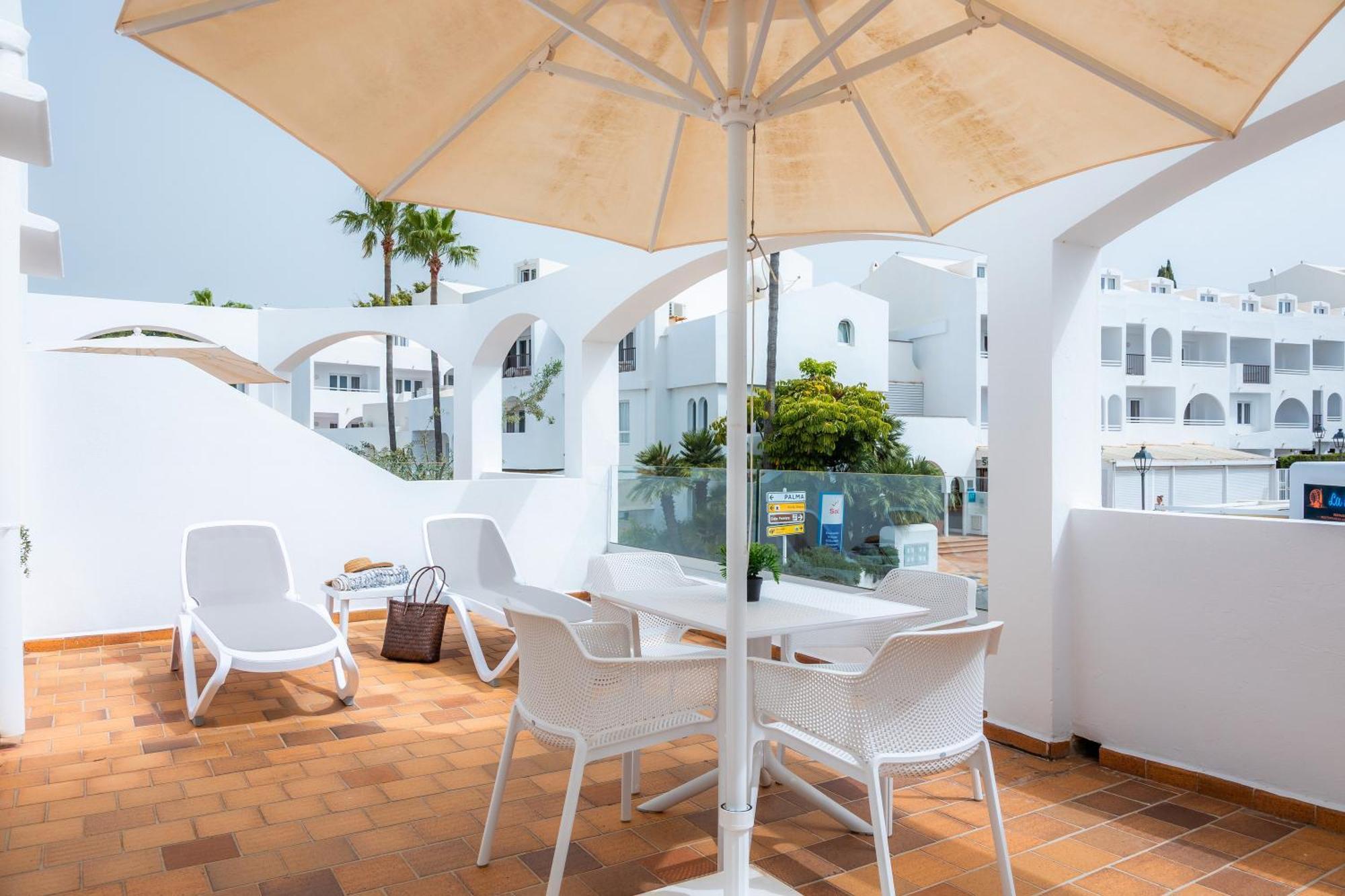 Apartment White 2 *
